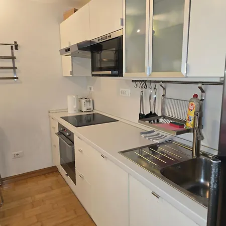 Colorful Center - Parking Available Apartment