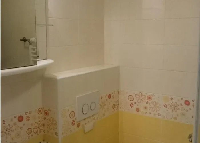 Colorful Center - Parking Available